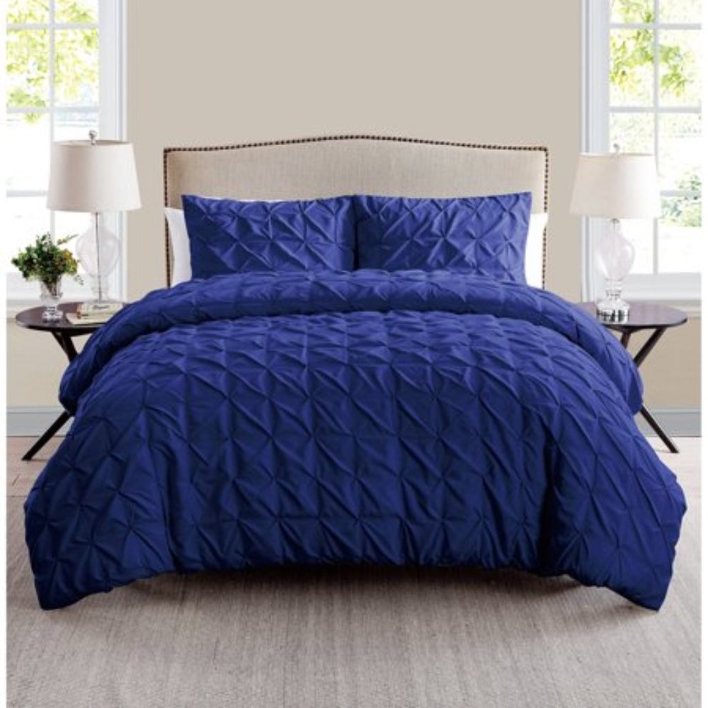 *CLEARANCE* VCNY Home Madison Pintuck Queen Duvet Cover Set